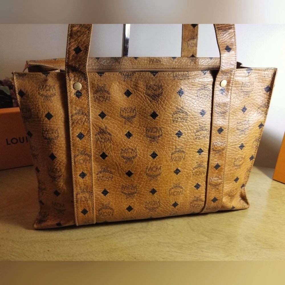 MCM Tote in tan signature. Beautiful bag. Make an offer.